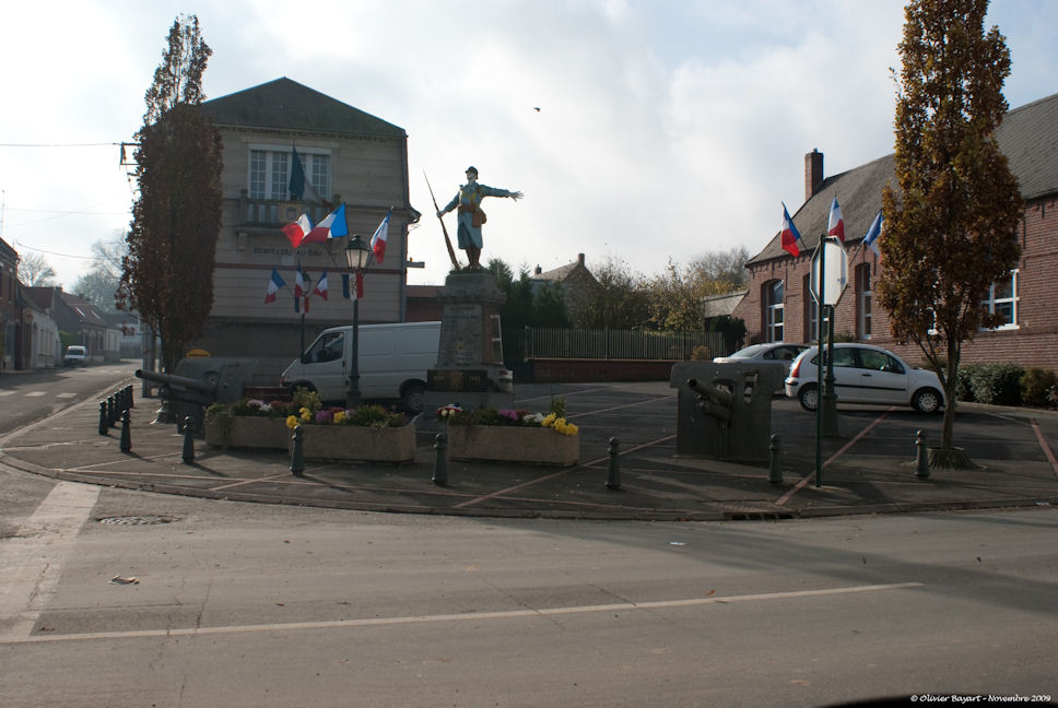Le monument aux morts de Bienvillers au bois